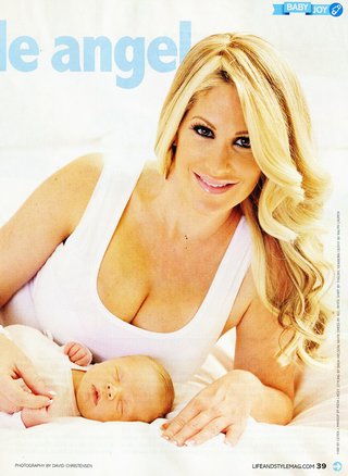 Illustration for article titled This Week In Tabloids: Pregnancy Rumors For Jen Aniston & Lady Gaga